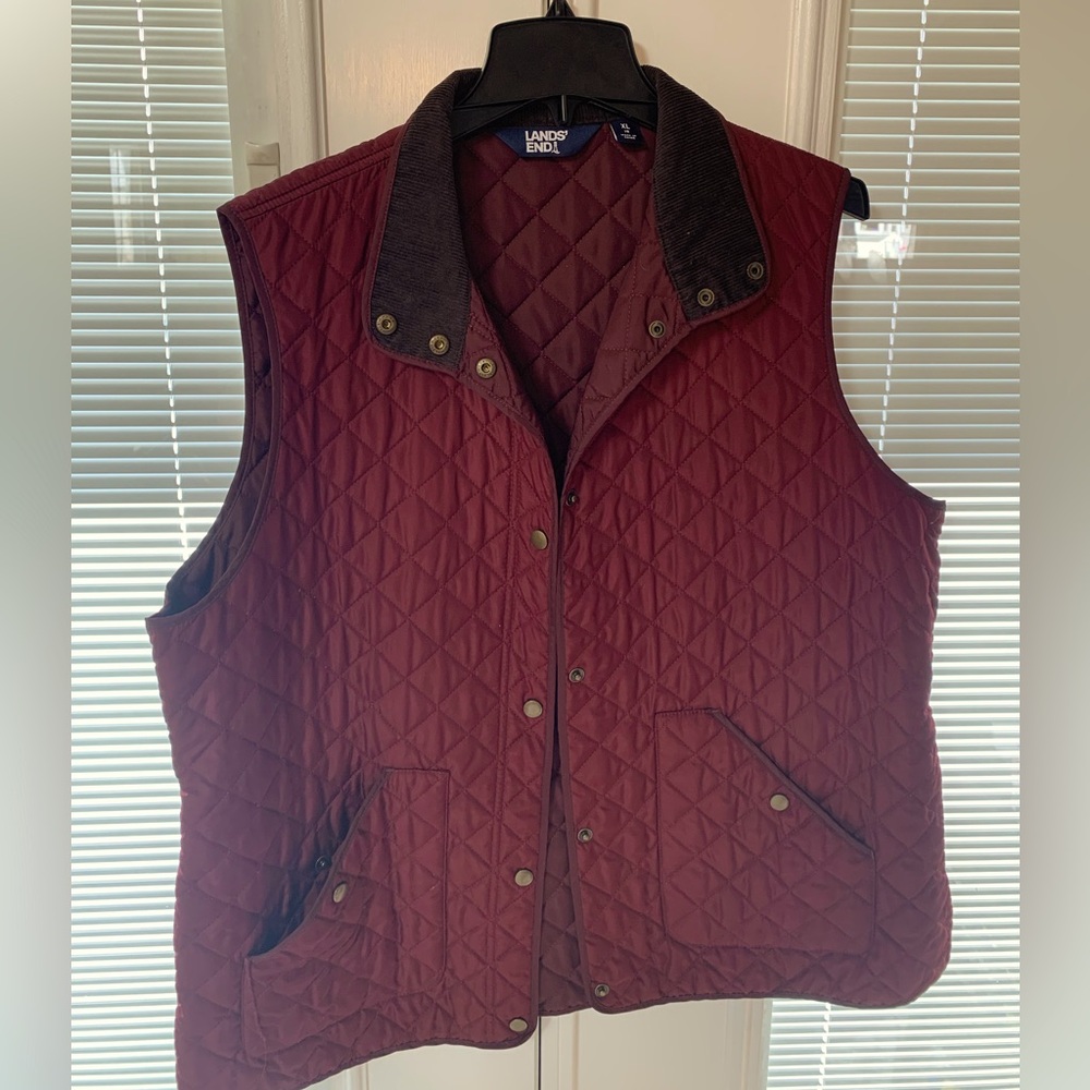 Women’s Lands’ End Quilted Vest in Burgundy. Size XL. Only worn once!